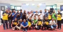 Foto bersama managemen Sejahtera Buana Trada (SBT) Riau dengan Komunitas mobil Suzuki di Riau