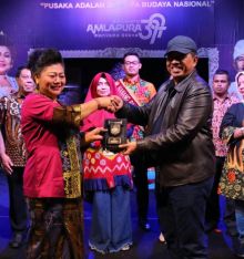 Delegasi Kabupaten Siak menampilkan Syair Siak dan Tari Belo Kampung /lin