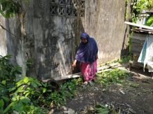 Aida warga Jalan Gerilya,  Gang Nusa Indah, Desa Kelapapati/hari