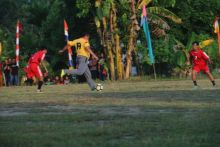 Bupati Siak H Alfedri saat tampil pada laga persahabatan/lin