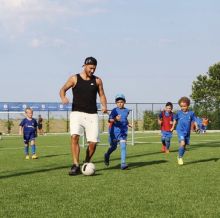 Pemain baru Real Madrid, Eden Hazard datang ke akademi Chelsea di Yunani (foto/int)