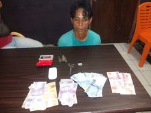 Tersangka dan barang bukti yang diamankan Polisi/hari