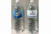 Air mineral kemasan di Malaysia yang diduga tercemar bakteri (foto/int)