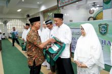 Rektor UIR melepas civitas akademika yang naik haji