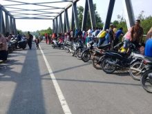 Jumi Nekat Melompat dari Jembatan di Sungai Rawa /lin