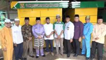 Bupati Inhil, HM Wardan meninjau pembuatan tempat jualan atau mini mart/ADV