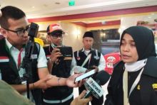 Dokter Sri Mulyani dari TKHI memberikan keterangan terkait wafatnya JCH asal Embarkasi Solo. Foto: int 