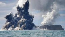 Kondisi letusan gunung api bawah laut yang berada di kawasan lepas pantai Tonga, yang berada di kawasan Pasifik Selatan. Foto; int 
