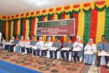 Pengurus Masjid Agung Istiqomah Bengkalis menggelar acara tepuk tepung tawar untuk melepas 17 Jamaah Calon Haji/hari