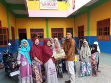 Hanafi Atan S.Pi, M.Si menyambangi panti asuhaan An-Nur Jalan Sadar Dumai./dik