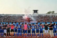Pemain PSPS Riau saat memberikan apresiasi pada suporter Curva Nord dan Asykar The King. Foto. Amri