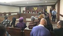 Suasana sidang di PN Jakarta Pusat Kamis malam tadi, beberapa saat sebelum aksi penyerangan terjadi. Foto: int 