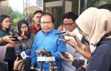 Rizal Ramli memberikan keterangan kepada wartawan usai diperiksa sebagai saksi di Gedung KPK, Jakarta. Foto; int 