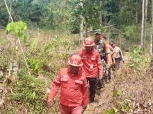 Jajaran TNI AD Komando Resor Militer 05/Kampar Kiri dan Kepolisian Sektor Kampar Kiri terus berupaya tingkatkan patroli terpadu antisipasi karhutla di Desa Tanjung Belit, Kecamatan Kampar Kiri Hulu, Kabupaten Kampar
