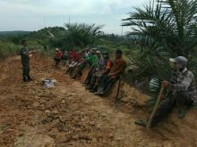 Subsatgas 6 Tim 7 Patroli dan Ajak Masyarakat Jangan Bakar Lahan di Musim Kemarau (foto/istimewa)