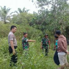Babinsa Koramil 08/Tandun saat patroli karhutla