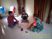 Babinsa Koramil 12/XIII Koto Kampar, Desa Koto Tuo, Kopka Jufri Hendri melakukan kegiatan komunikasi sosial (Komsos) dalam rangka Pembinaan Teritorial (Binter) dengan tokoh agama