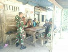 Babinsa Koramil 08/Tandun Selalu Ingatkan Warga Desa Sei Pinang Waspada dan Cegah Karhutla (foto/int)