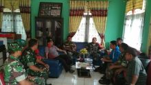 Babinsa Wilayah kecamatan Kabun Koramil 08/Tandun Kodim 0313 /KPR, melakukan Komunikasi Sosial ke rumah kepala desa Aliantan, Kecamatan Kabun