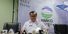 Rahmat Triyono menyampaikan keterangan resmi terkait dugaan bakal munculnya gempa Sunda megathrust. Foto: int 