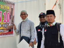 Bupati Kuansing Drs. H. Mursini, M.Si Bersama Tim TPHD Memasang Spanduk di Arafah dan Mina/zar