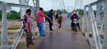 Plt. Kadis PUPR Ade Fahrel, ST tinjau jembatan gantung/zar