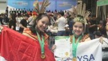 Aysa Aurealya Maharani dan Anggina Rafitri, siswa SMAN 2 Palangkaraya, Kalimantan Tengah, yang berhasil menemukan obat herbal untuk penyembuhan kanker payudara. Foto: int 