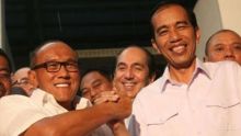 Aburizal Bakrie Ketua Dewan Pembina Partai Golkar saat bersama Joko Widodo (foto/int)