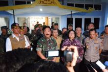 Panglima TNI Marsekal TNI Hadi Tjahjanto, Menteri Lingkungan Hidup dan Kehutanan Siti Nurbaya Bakar, Kapolri Jenderal (Pol) Tito Karnavian dan Kepala BNPB Letjen TNI Doni Monardo saat jumpa pers di VIP Lanud Roesmin Nurjadin