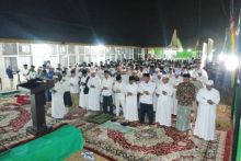 PWNU Riau melakukan shalat istisqa untuk meminta hujan yang diikuti 999 orang di kantor PWNU Riau