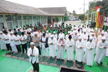 PWNU Riau menggelar shalat istisqa meminta hujan yang berlangsung di kantor PWNU Riau