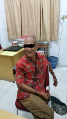 Seorang kakek berusia 65 tahun di Kampung Tanjung Kuras, Kecamatan Sungai Apit diamankan saat membersihkan lahan dengan membakar/lin