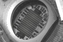 Hasil pantauan citra salet yang menunjukkan seratusan truk militer China berada di Stadion Kota Shenzen, yang lokasinya berdekatan dengan perbatasan Hong Kong. Foto: int 