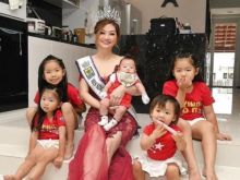 Laura Lee bersama 5 orang cucunya. Foto: int 