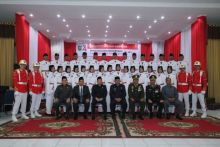 Bupati Siak Alfedri mengukuhkan 30 anggota Pasukan Pengibar Bendera/lin