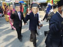 Wajah tujuh tokoh bangsa dan pemimpin negara jadi pusat perhatian dalam keramaian Karnaval Budaya HUT RI Ke 74/lin