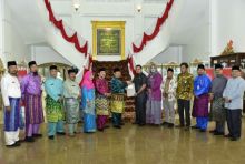 Amril Mukminin menerima Penetapan Calon Anggota DPRD 2019-2024 dari Ketua KPU Bengkalis/hari