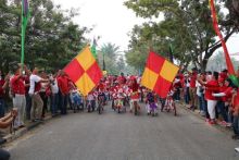Warga mengikuti sepeda hias sempena meriahkan HUT RI ke-74 di Lanud RSn/IST