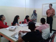 Suasana belajar di English Now Pekanbaru