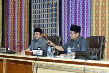 Sekretaris Daerah H Bustami HY menghadiri Rapat Paripurna/hari