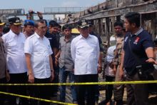 Gubri H Syamsuar melihat langsung kondisi terkini pasca kebakaran yang menghanguskan ratusan bangunan pasar/ADV