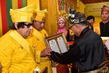  Majelis Kerapatan Adat (MKA) Lembaga Kesultanan Siak telah mengukuhkan Lembaga Kesultanan Siak