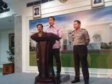 Menko Polhukam Wiranto memberikan keterangan terkait rusuh di Papua dan Papua Barat. Foto: int 