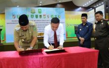 Bupati Alfedri bersama Kajari Siak teken MoU/lin