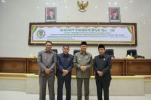 Wabup H Syamsuddin Uti saat menghadiri Rapat Paripurna PABD Perubahan/DV