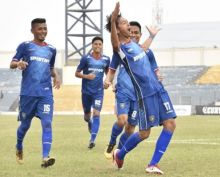 Para pemain PSPS Riau merayakan kemenangan 1-0 atas Blitar Bandung United