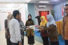 Kasubdit Kemitraan Direktorat Pembinaan Pendidikan Keluarga, Drs A Hendra Sudjana M ED didampingi Sekretaris Disdikbud, Syarifah Zumah dan Kasi Kurikulum Pendidikan Karakter PAUD, Siti Wahyuni MPdi/mad