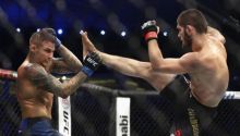 Dustin Poirier saat bertarung dengan Khabib