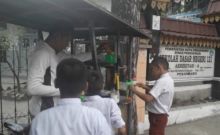 Siswa SDN 121 Pekanbaru masih masuk tadi pagi dan siswa masih banyak tidak mengenakan masker (foto/riki)