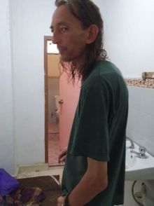 Petugas Kantor Imigrasi Kelas II TPI Bengkalis, mengamankan satu orang Warga Negara Asing (WNA) asal Inggris /hari